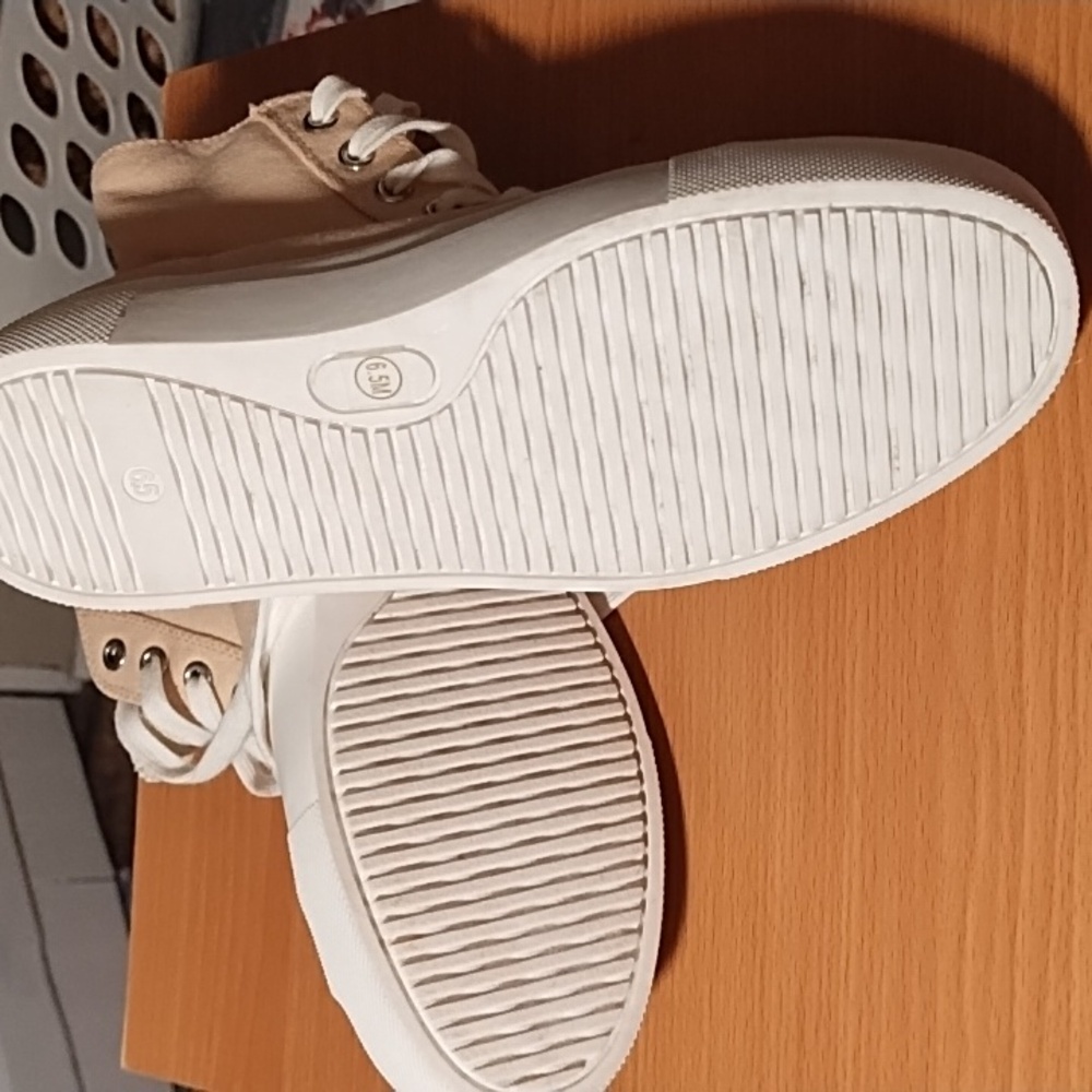 Coconuts by Matisse Tan and White Sneakers Classic High-Top Like New Unisex 6.5. - Picture 6 of 6